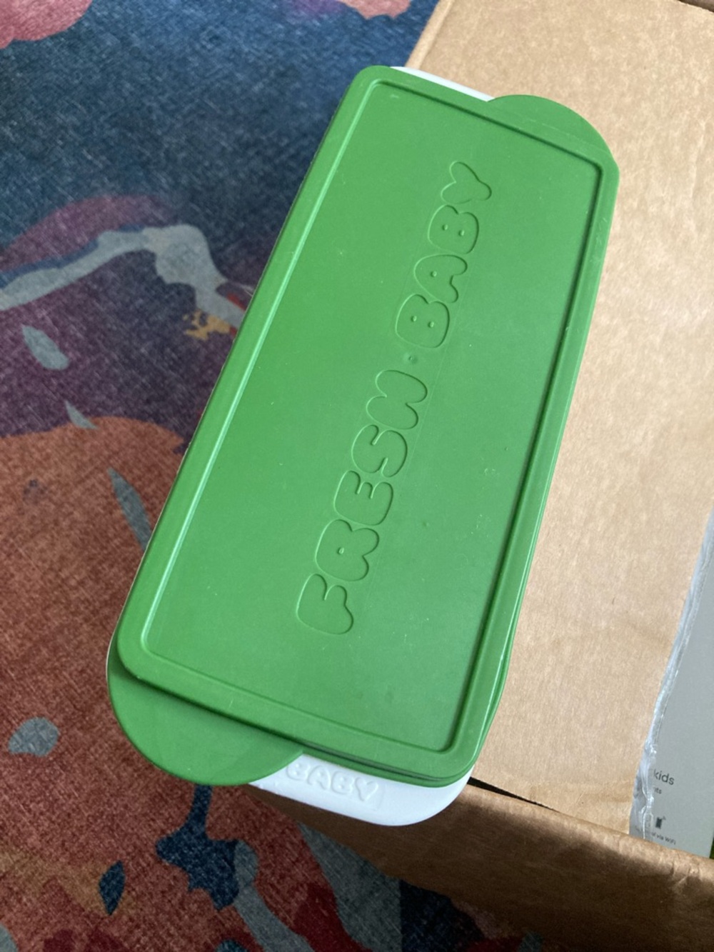 Fresh baby baby food freezer tray with lid